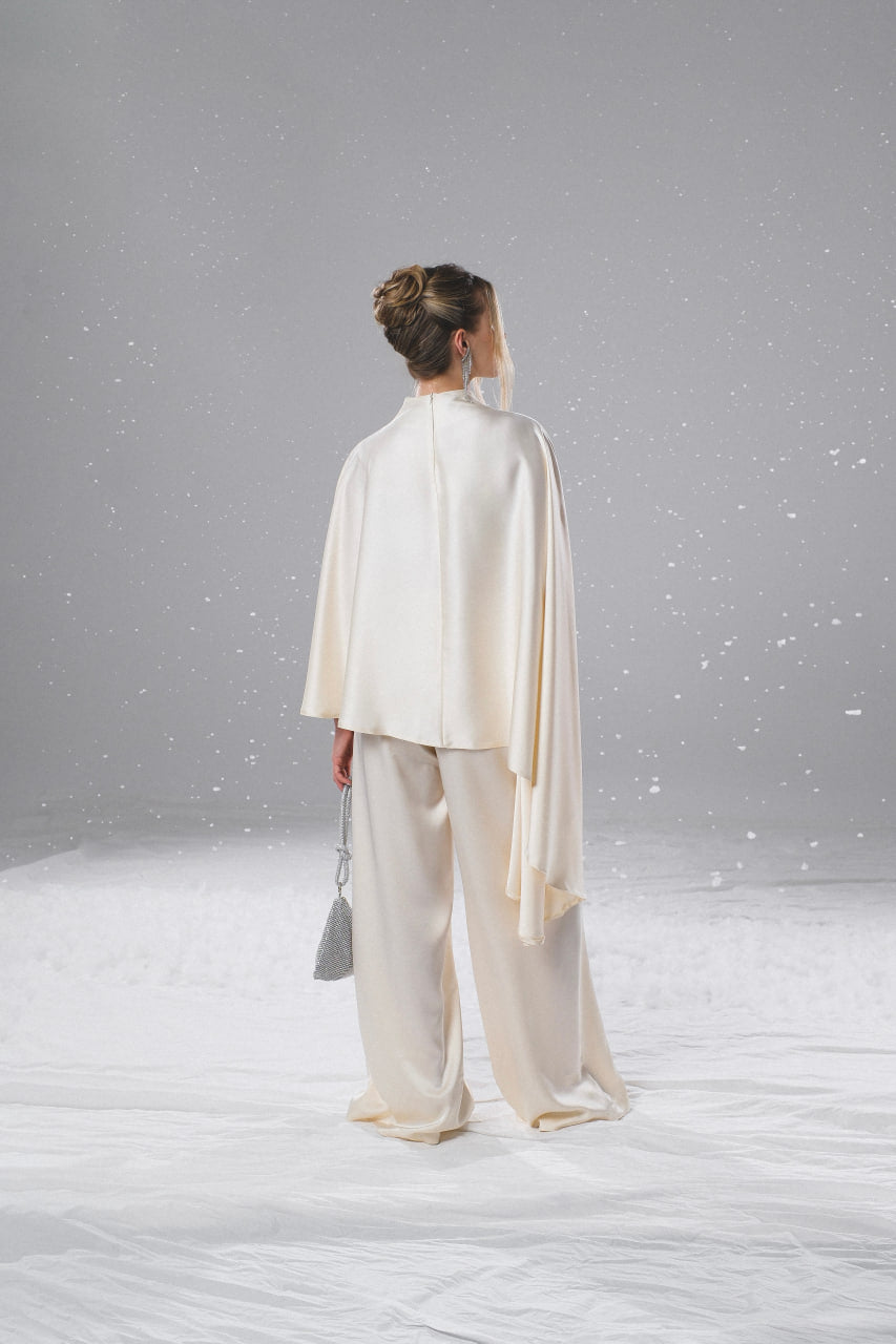 Enssemble Cape Asymétrique et Pantalon en Soie