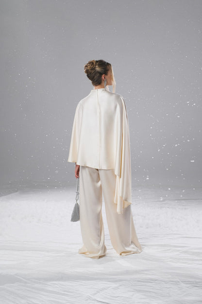 Enssemble Cape Asymétrique et Pantalon en Soie