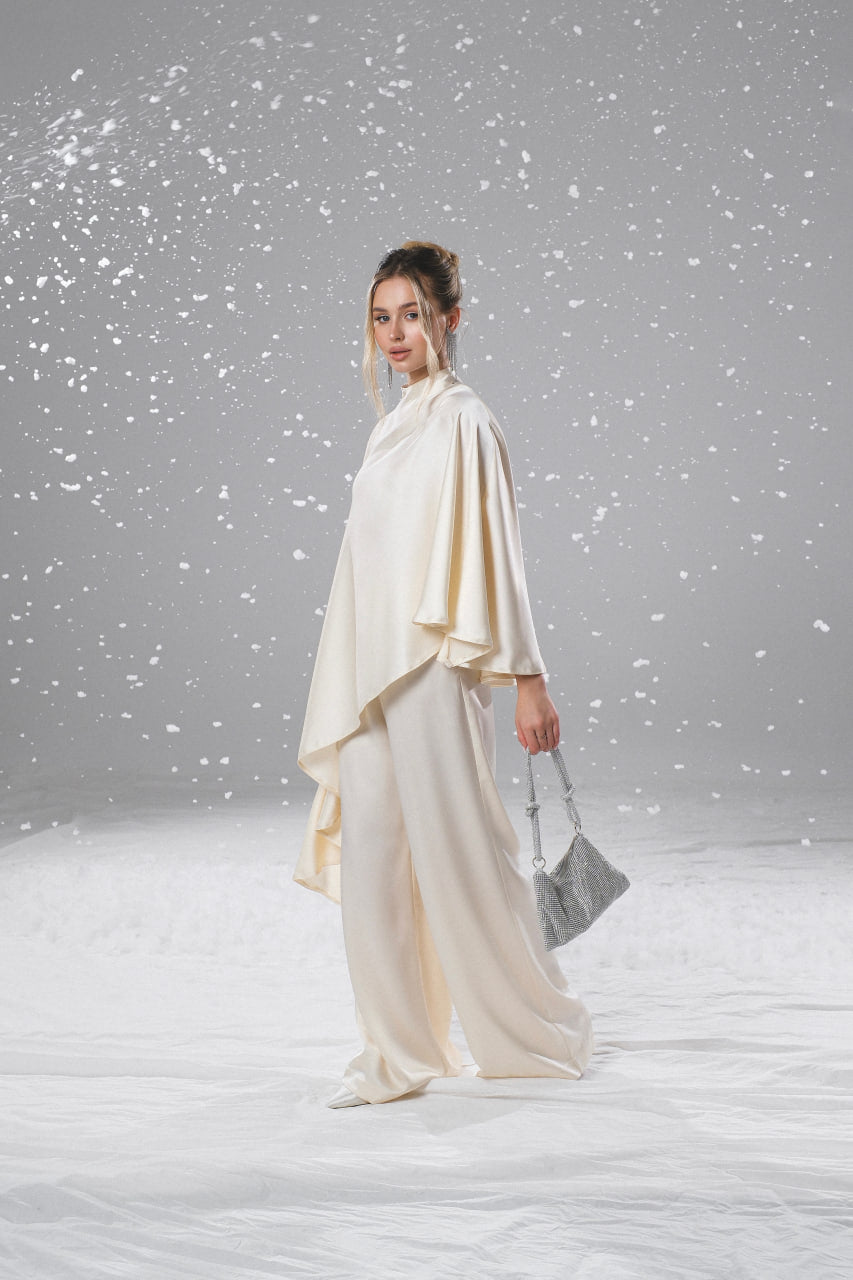 Enssemble Cape Asymétrique et Pantalon en Soie