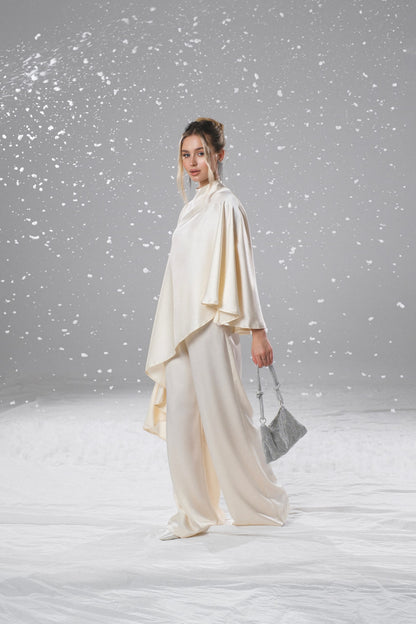 Enssemble Cape Asymétrique et Pantalon en Soie