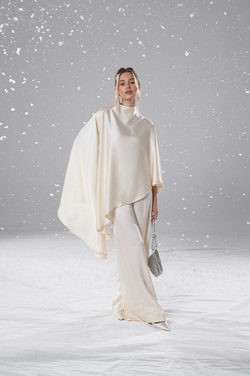 Enssemble Cape Asymétrique et Pantalon en Soie
